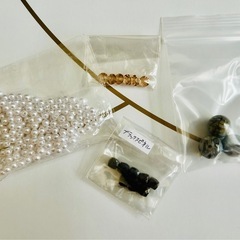 【取引中】ハンドメイドパーツ(ピアス、イヤリング、ビーズ、Tピン、丸ピン、丸カン、他セット)の画像