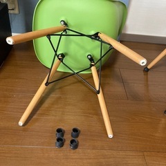 美品イームズ型チェアー2脚セットの画像