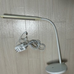 LED デスクライト BATON WH ニトリ
