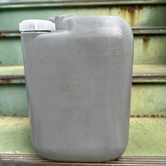 ポリタンク（グレー）２０Ｌ角缶　蓋ありの画像