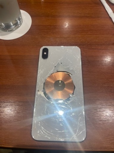 iPhone XS MAX SIMフリー 背面割れ 使用問題なし