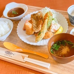 人気のアジフライ専門店でのお仕事の画像