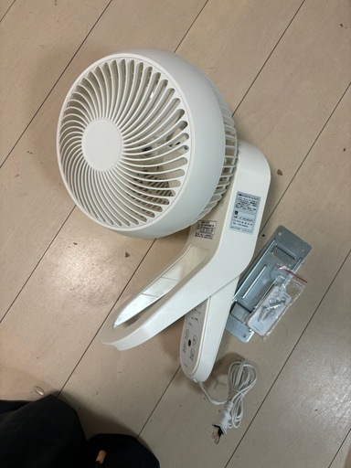 壁掛け扇風機　360°首振り