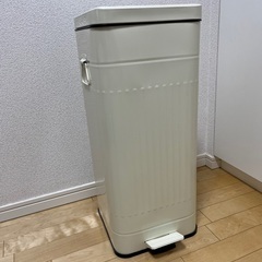 ペダル式　ゴミ箱　