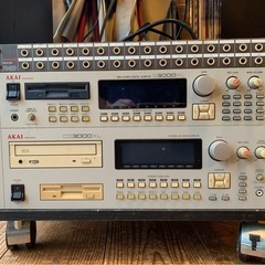 音楽機材とラックのセットの画像