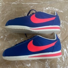新品未使用NIKEスニーカー23cm（21〜22の方向き）の画像