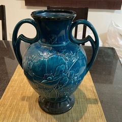 綺麗な花瓶の画像