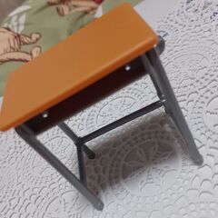 ミニチュアリーメント(学校の机)