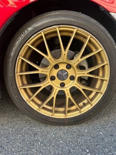 車のタイヤ　ホイル