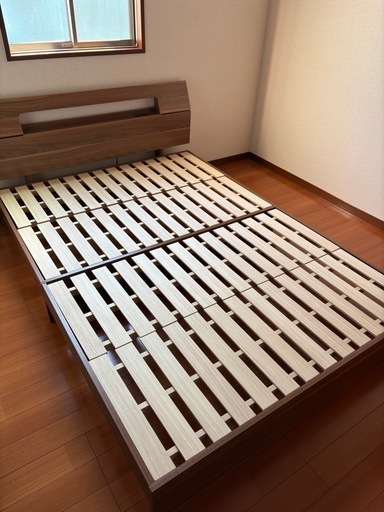 ダブルベッド、マットレスつき