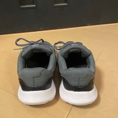 スニーカー　アンダーアーマー　23cmの画像