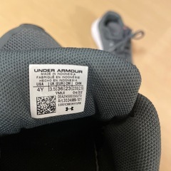 スニーカー　アンダーアーマー　23cmの画像