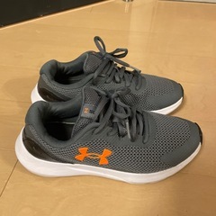 スニーカー　アンダーアーマー　23cm