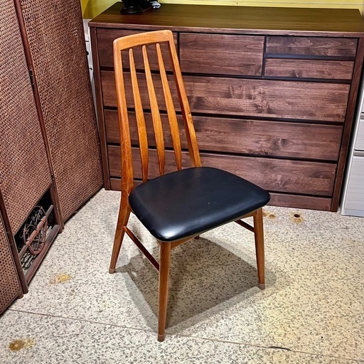 【武蔵小山店】 配送可！【在庫5点→1点】チーク材 ダイニングチェア　無垢　無垢材　北欧 ハイバックチェア ヴィンテージ ダイニング チェア 椅子 イス 検)　Niels Koefoed  