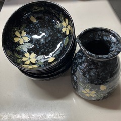 【引取先決定】　譲りします　　お鍋セット皿とタレ入れの画像