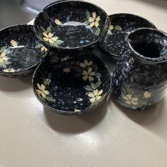 【引取先決定】　譲りします　　お鍋セット皿とタレ入れ