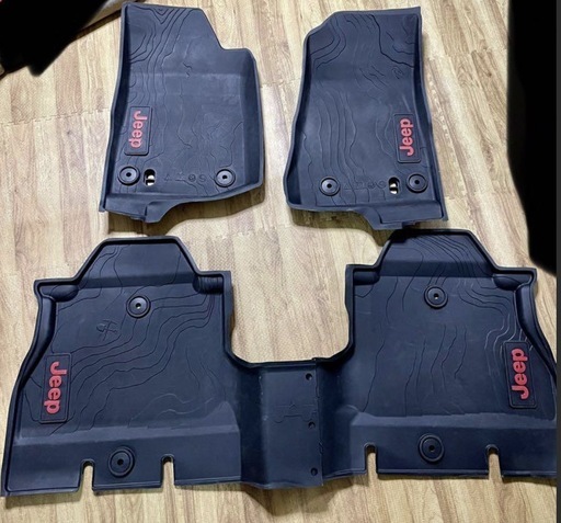 ラングラー純正フロアマット　右ハンドル　2018.10～