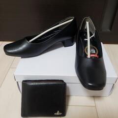 ヴィヴィアン・ウエスト財布とロメオヴァレンチノ黒パンプスセット　