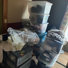 服・布団・衣装ケース等の画像