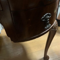 アンティークドレッサーの画像