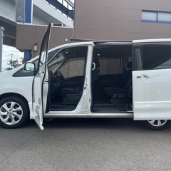 フリップダウンモニター付き☆月々1.2万円〜分割払い可❗️車検2年付き！大人気☆日産 セレナ ハイウェイスター☆8人乗り☆SDナビ☆走行中DVD見れます☆ETC☆バックカメラ☆ドラレコ付きのフル装備☆両側スライドドア☆クルーズコントロール搭載☆ウィンカーミラー☆フル装備☆事故修復歴無し☆車内広々三列シート‼️の画像