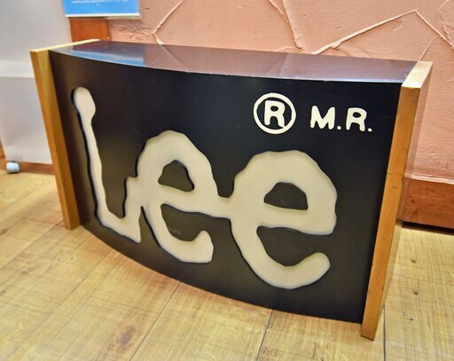 ●LEE　電飾看板　中古品●蛍光灯新品に交換しました(#^.^#)●相模原　横浜　神奈川●