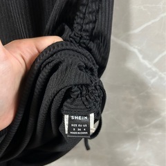 美品🔥SHEIN ワンピース 黒 レディースの画像