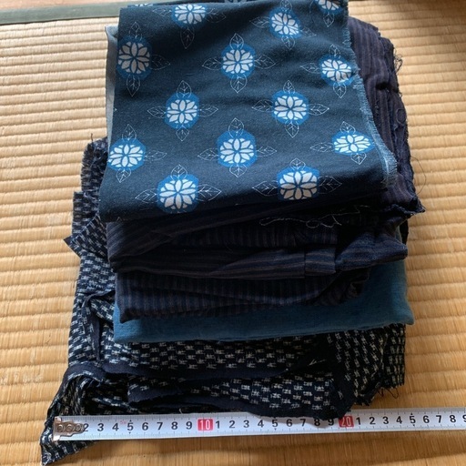 藍染 藍染め 古布 蔵出し 初出品 1.2kg はぎれ　セット　まとめて まとめ売り 生地 ハギレ　骨董　古物　フリマ 着物 江戸 大正 昭和 アンティーク　紬 ヴィンテージ　木綿 当時物 裁縫　リメイク　手芸　生地　昭和レトロ アンティーク はぎれ ハンドメイド パッチワーク リメイク 材料  着物 浴衣 羽織 帯 つまみ細工   縮緬細工 吊るし飾り 手芸 小物 洋服 カバン 小物入れ ポーチ コート バック　ハンドメイド