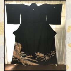 美しい和柄装飾付き黒色着物セット（扇子・バッグ付き）- 新品同様の画像