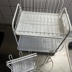 キッチン　水切りカゴ　コップ置きの画像