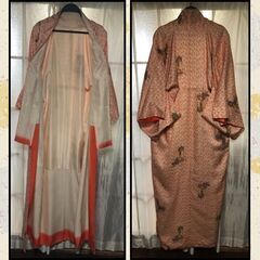 菊の花柄入りオレンジとベージュのシルク着物 - 美品の画像