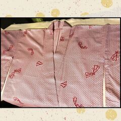 小さな赤い花柄シルク着物と黒色帯 - 美品の画像