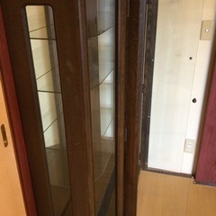 値下げ価格⤵️ガラス戸棚【観音開き・照明付き】の画像