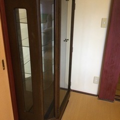 値下げ価格⤵️ガラス戸棚【観音開き・照明付き】の画像