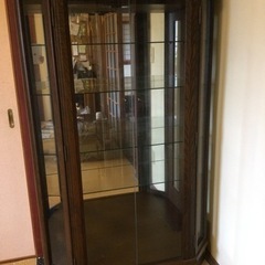値下げ価格⤵️ガラス戸棚【観音開き・照明付き】