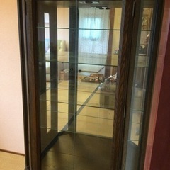 値下げ価格⤵️ガラス戸棚【観音開き・照明付き】の画像