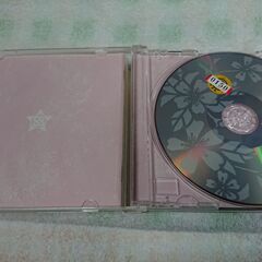 ♣　ばらいろポップ ＳＩＮＧＥＲ　ＳＯＮＧＥＲ　Coccoとくるりのメンバー(岸田繁、佐藤征史)＆くるりのサポートメンバー(堀江博久、臺太郎)の５人によるスペシャル・バンド、SINGER SONGERの話題作！楽しく凛としたバンド・アンサンブルによる爽快なポップ・チューンを満載。ヒット・シングル「初花凛々」を含むバラ色の全10曲！ の画像