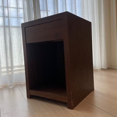ベッドサイドテーブル