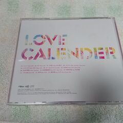 ♣　LOVE CALENDER DECO*27 　前作『愛迷エレジー』 に続く、DECO*27の3枚目のアルバム。高校3年の春、お互い初恋となる紅季と糸織が一緒に過ごした1年間の軌跡を月ごとに起こった出来事とともに描くラヴ・ストーリー。花火をモチーフにした「ライトラグ」ほかを収録。の画像