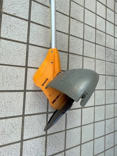 あお
京セラ 美品 刈払機A3000  新品替刃付き