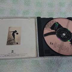 ♣　Distance 古内東子 　どこか70年代のシンガー・ソングライターの雰囲気を持っている彼女。これが2作目だが、今回もミディアム中心のしっとりした雰囲気が、聴き手をリラックスさせる。今回はタイトル通りいろんな恋愛の距離感が多く歌われている。の画像