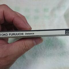 ♣　Distance 古内東子 　どこか70年代のシンガー・ソングライターの雰囲気を持っている彼女。これが2作目だが、今回もミディアム中心のしっとりした雰囲気が、聴き手をリラックスさせる。今回はタイトル通りいろんな恋愛の距離感が多く歌われている。の画像