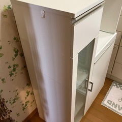 食器棚の画像