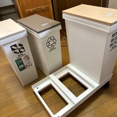 キャスター付き分別ゴミ箱(受渡決定)の画像