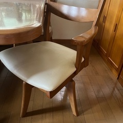 ダイニングテーブルの画像