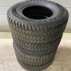 265/70R15 スタッドレスタイヤ
