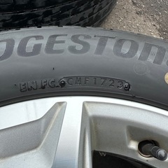 スバル
　フォレスター　純正アルミとタイヤ4本セット 225/60R17 の画像
