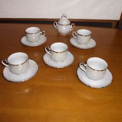 未使用　ティ　コーヒーカップ　５客２種類まとめて　一つシュガー入れありの画像