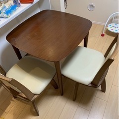 ダイニングテーブル　2人掛け　イス2脚
