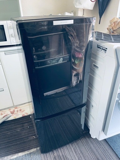 北九州市内配送無料　保証付き 三菱電機 MITSUBISHI ELECTRIC 冷蔵庫 （146L・右開） 2ドア サファイアブラック MR-P15EA-KK\n